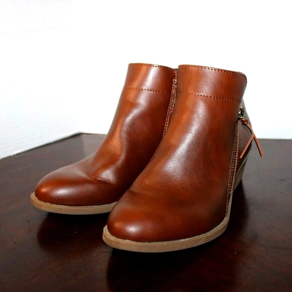 Arizona Brown Faux Leather Ankle Boots | Side Zip | Size 6 | Fall/Winter Staple